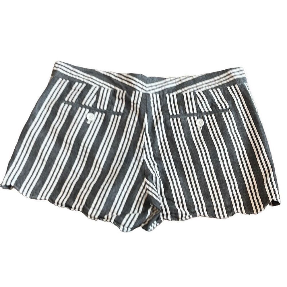 Club Monaco Medium Gray White Stripe Seersucker Scallop Hem Flat Front Shorts - Picture 2 of 7
